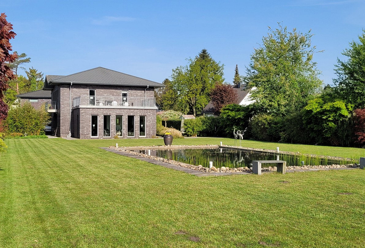 Haus mit Garten und Schwimmteich in Niendorf